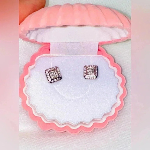 10 K Gold earrings for  men and women. Unisex - Picture 7 of 10